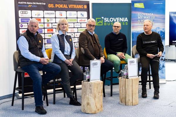 Novinarska Konferenca Kranjska Gora ()