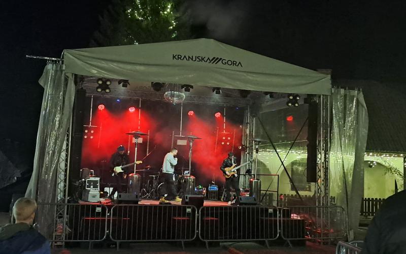 Sinoči prvi koncert