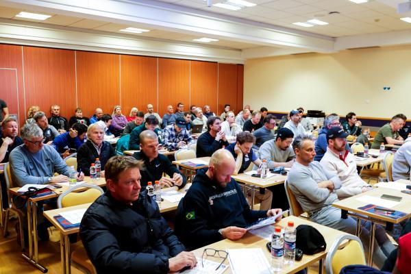 Sestanek vodij ekip (Aleš Fevžer)